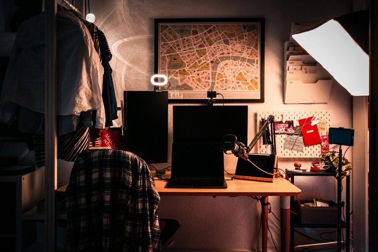 Desk Setup Tips for Focus and Comfort to Boost Your Productivity